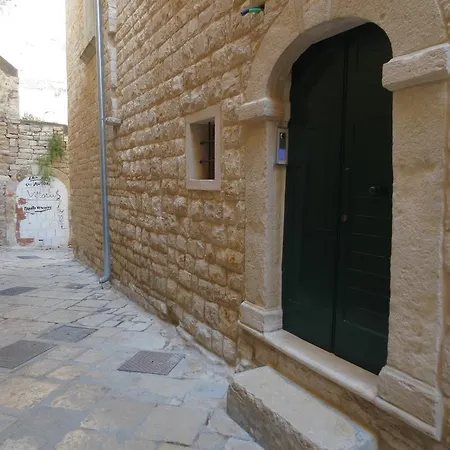بيت ضيافة Tre Archi House بيشيلي